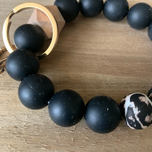 KEYCHAIN WITH TASSLE - Picture 7 of 12